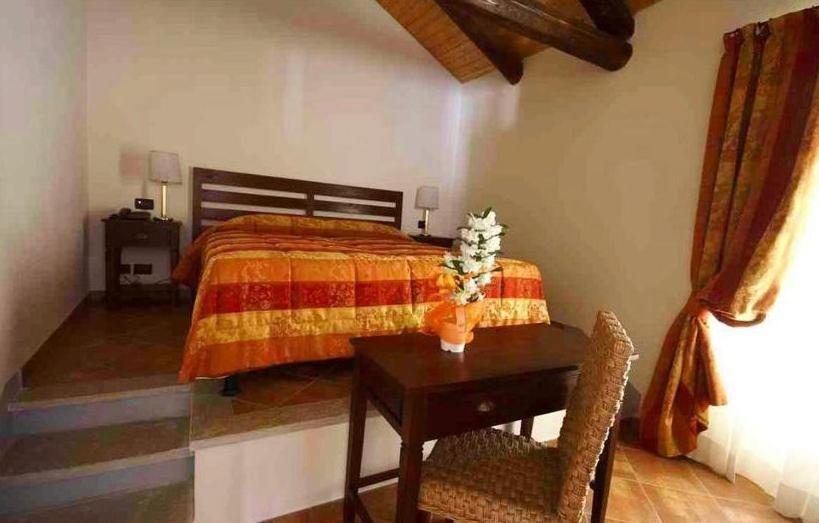 Cascina Domina Hotel *